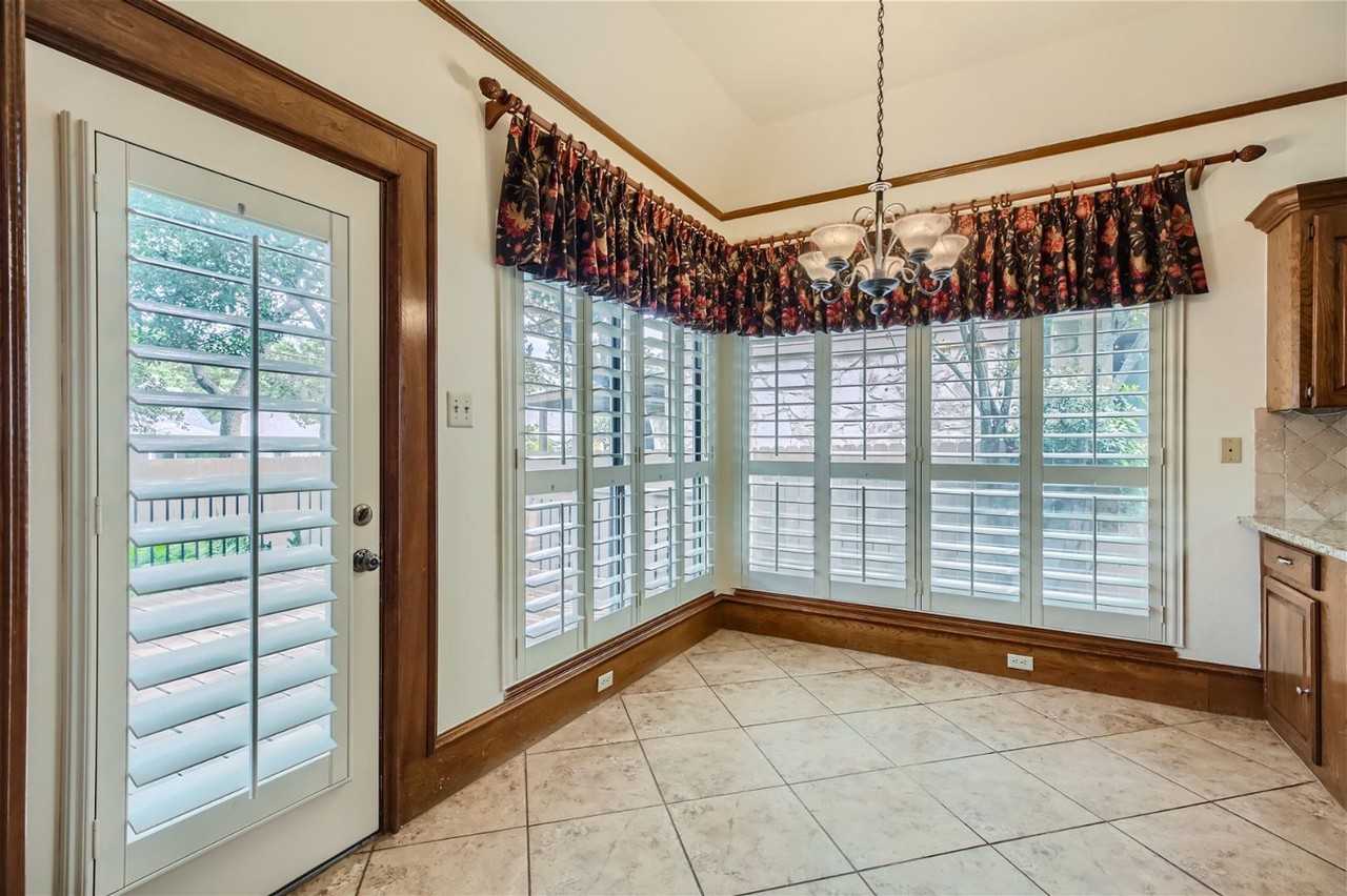 14922 Royal Orbit - Photo 3 of 11