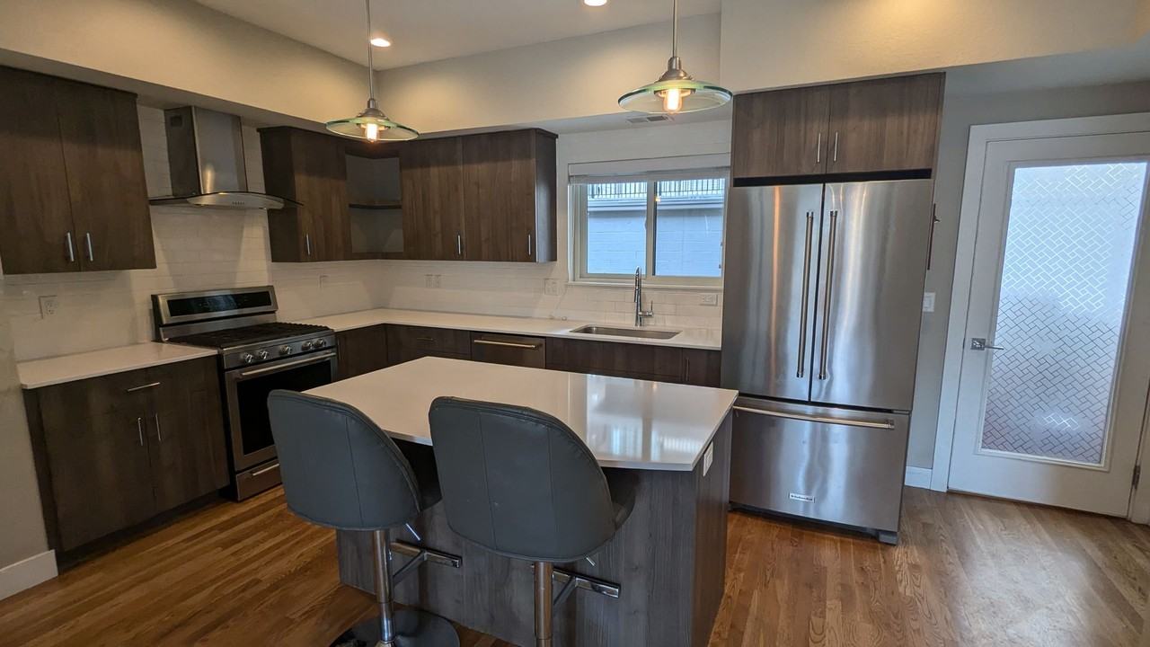 2736 Decatur St - Photo 6 of 32