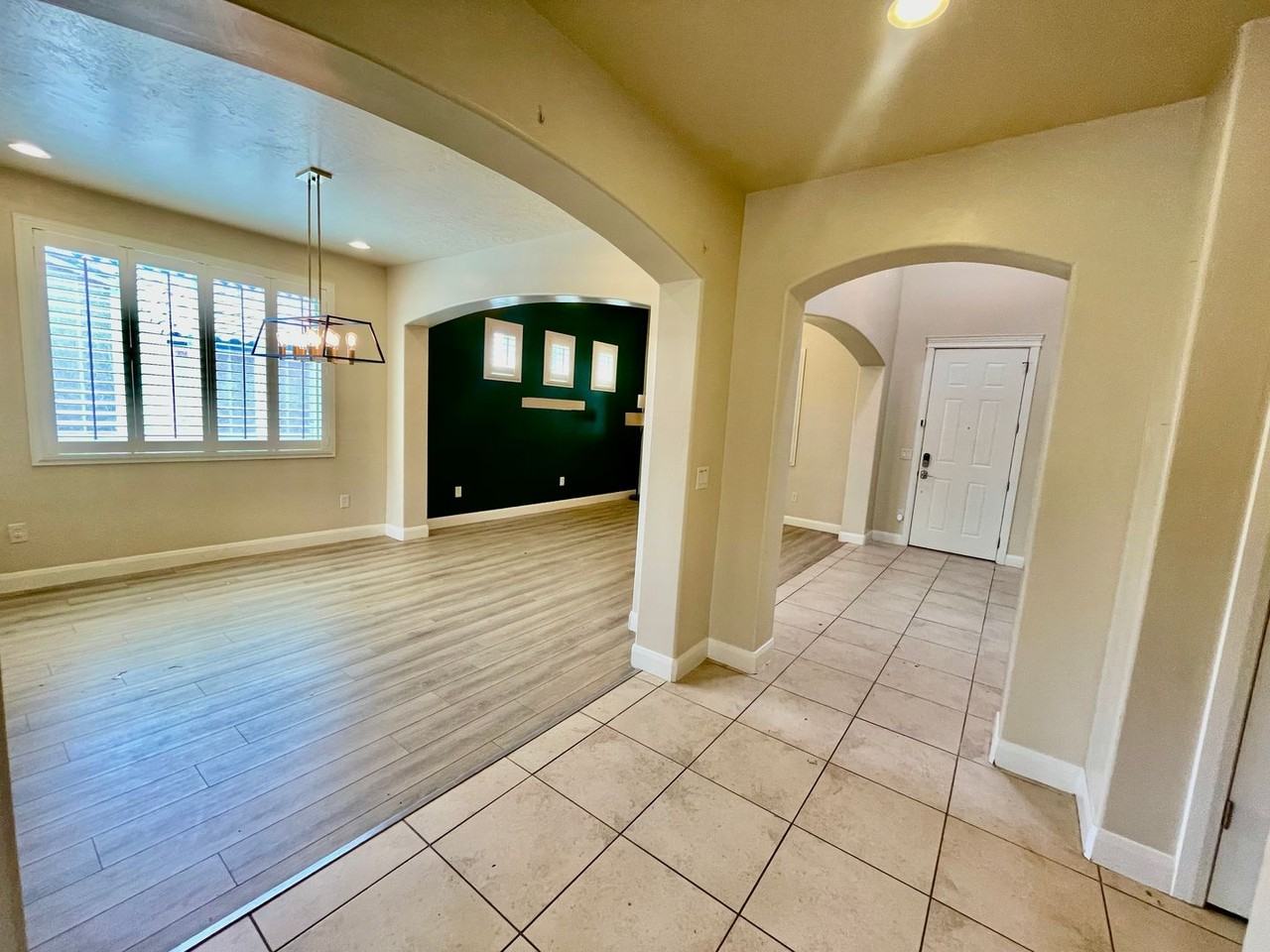 436 E Paris Dr - Photo 5 of 29