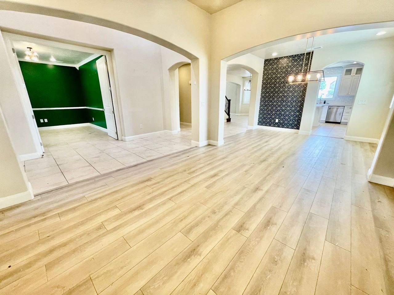 436 E Paris Dr - Photo 6 of 29