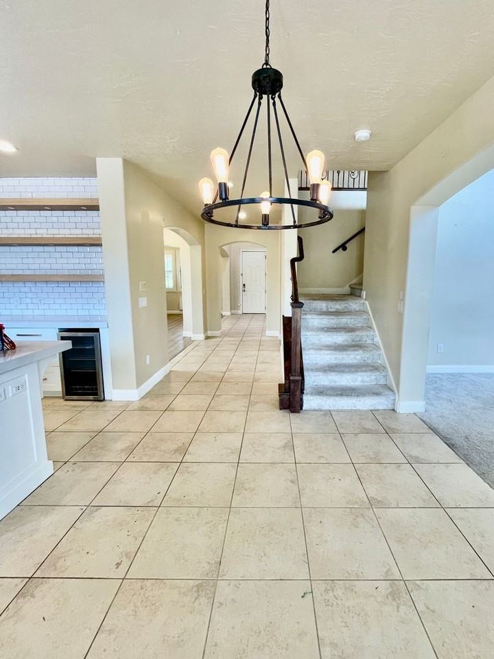 436 E Paris Dr - Photo 7 of 29