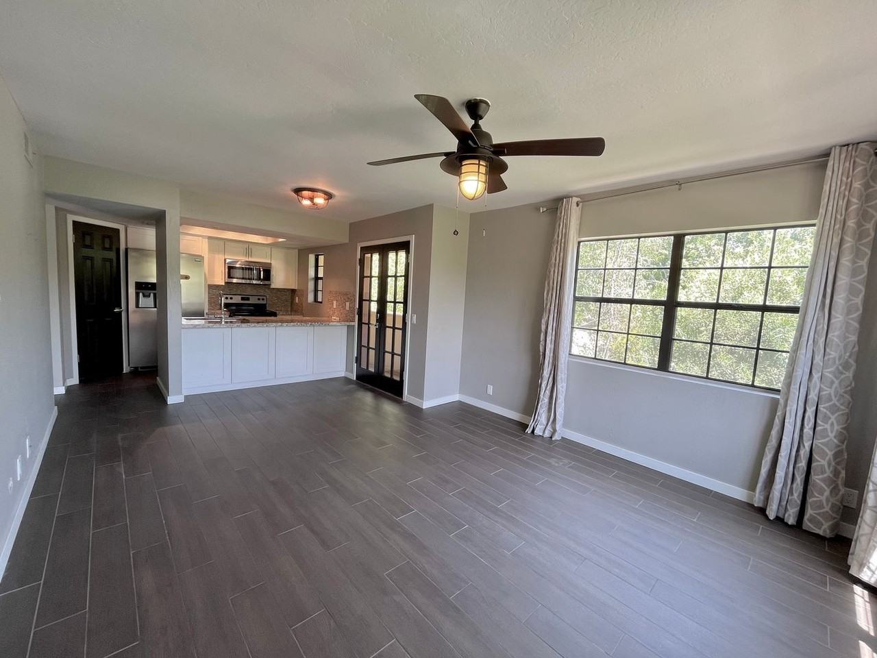 1028 S Ash Ave - Photo 6 of 32