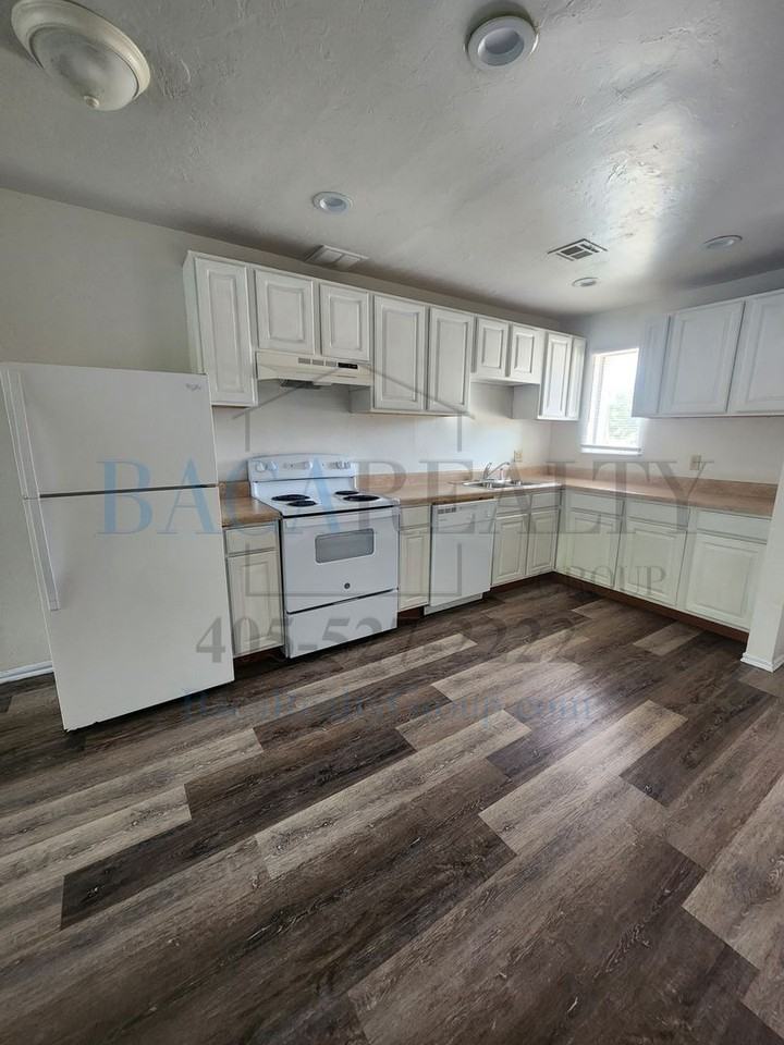 2258 Donna Dr - Photo 2 of 8