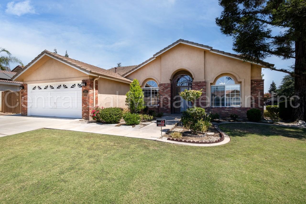 8519 Sun Harbor Dr - Photo 2 of 36