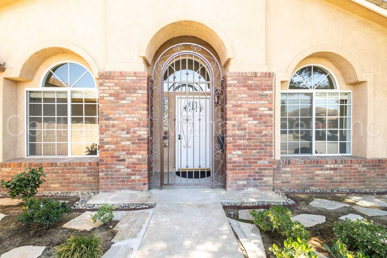 8519 Sun Harbor Dr - Photo 3 of 36