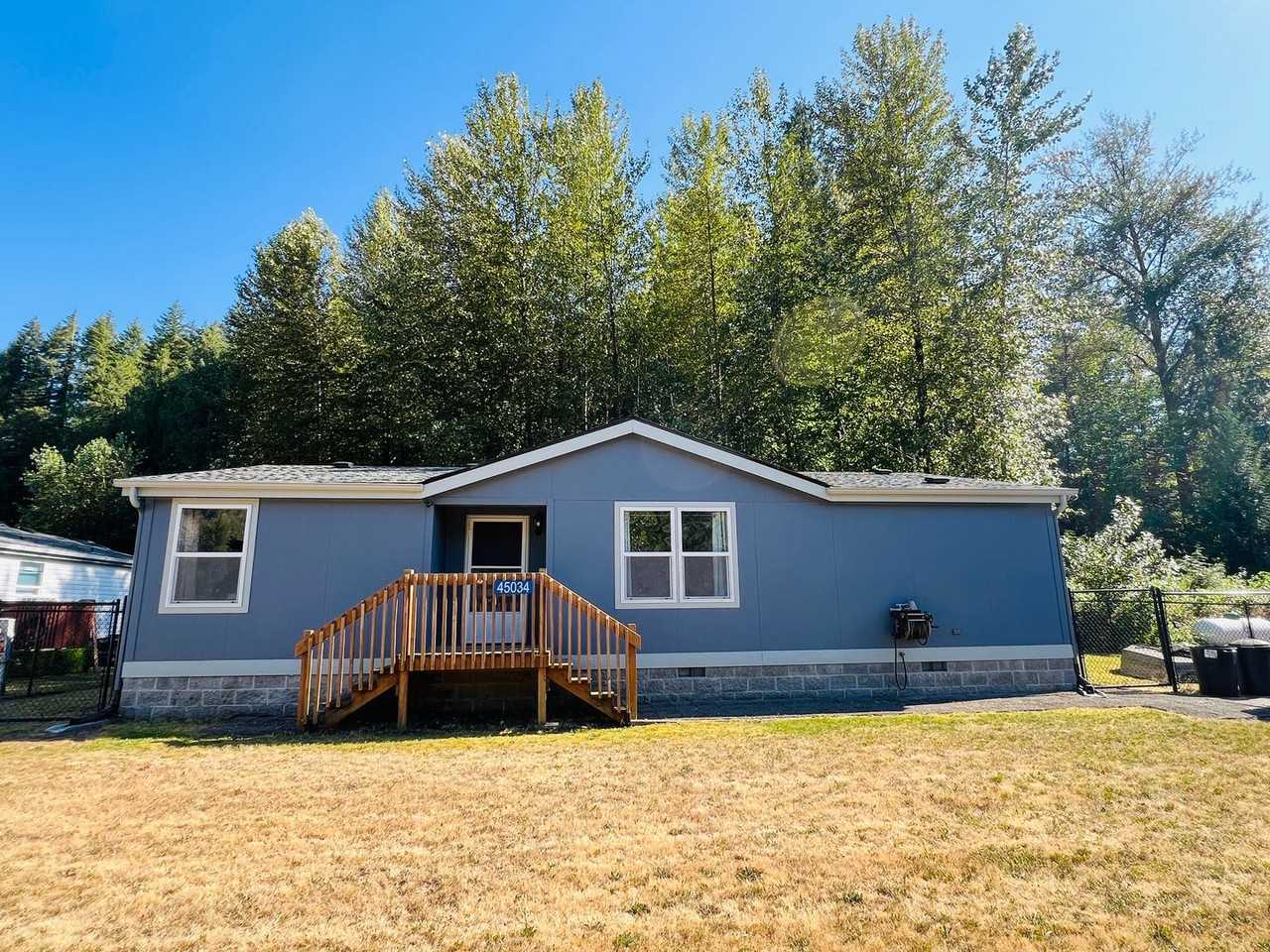 45034 Cedar St - Photo 2 of 25