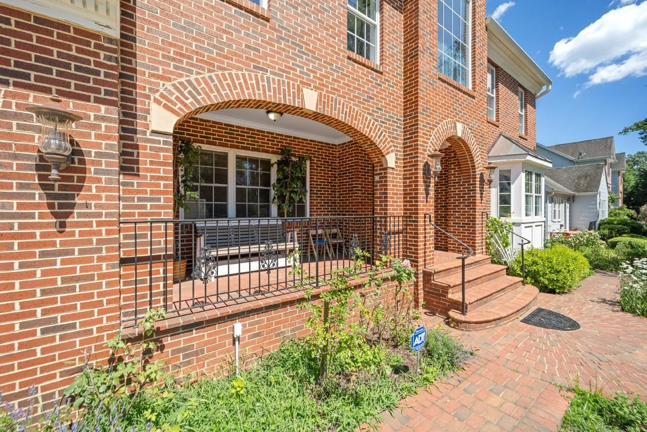 610 Highland Ave - Photo 3 of 50