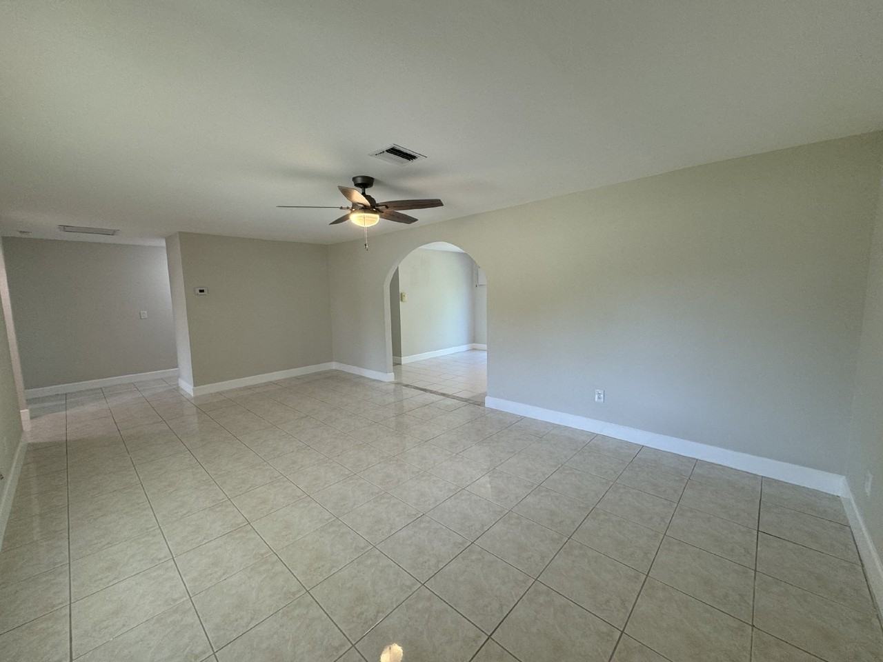 5015 Lee Blvd - Photo 4 of 35