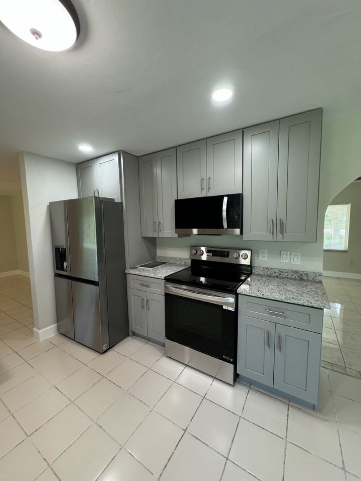 5015 Lee Blvd - Photo 7 of 35