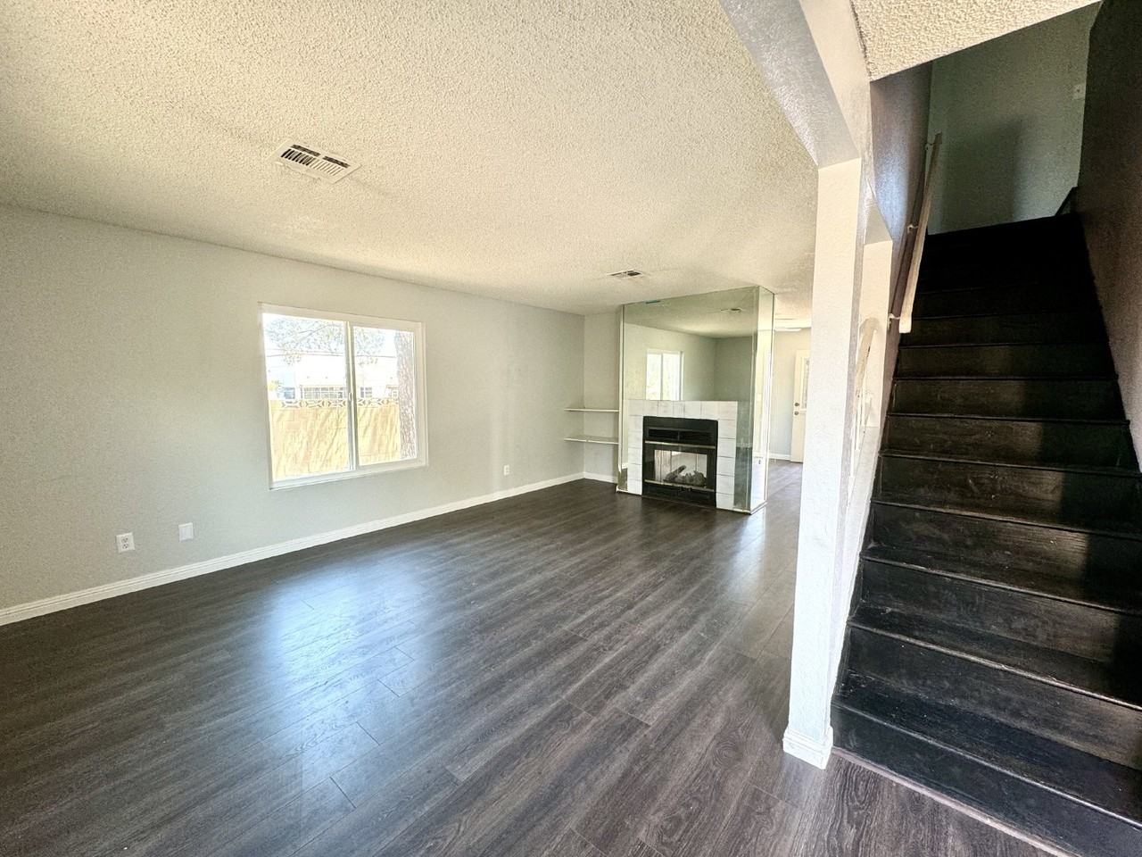 559 Kristin Ln - Photo 2 of 24