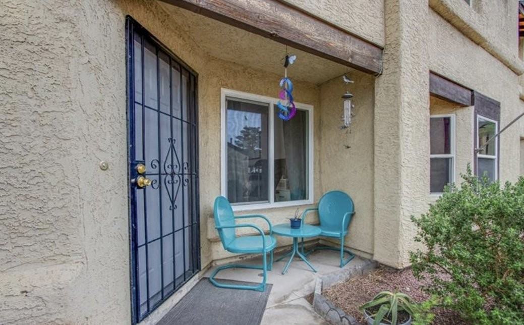 559 Kristin Ln - Photo 3 of 24