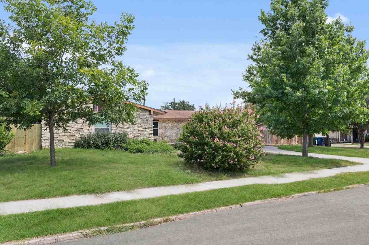 127 Whitecliff Dr - Photo 3 of 25