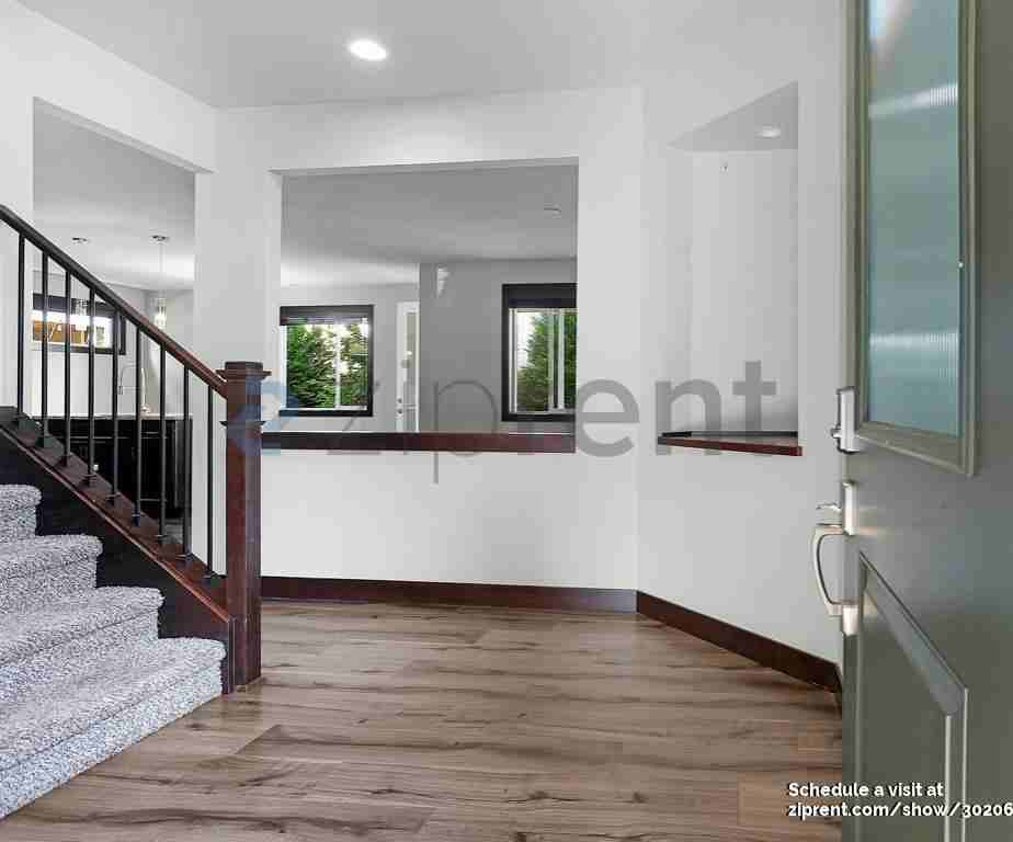 19326 Meridian Ave S - Photo 2 of 24
