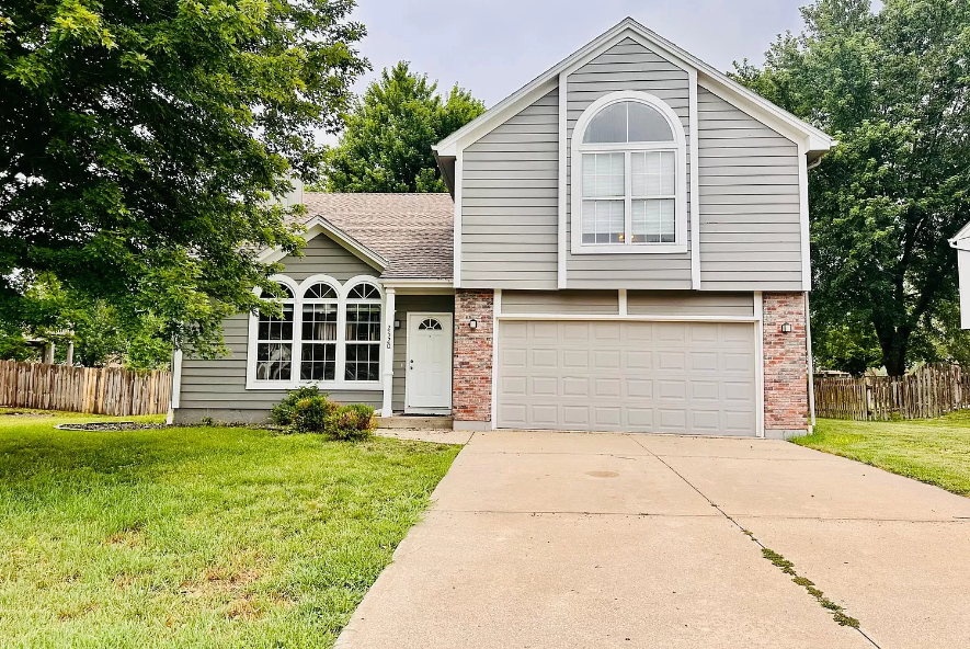 2520 Se Winchester Dr #NA - Photo 3 of 14
