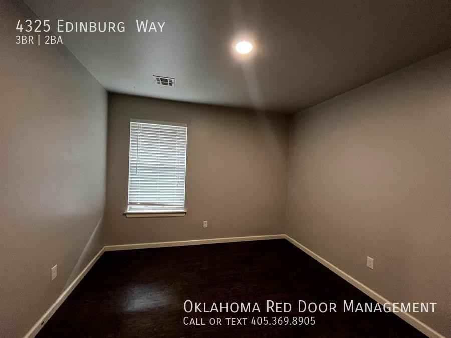 4325 Edinburg Way - Photo 7 of 19