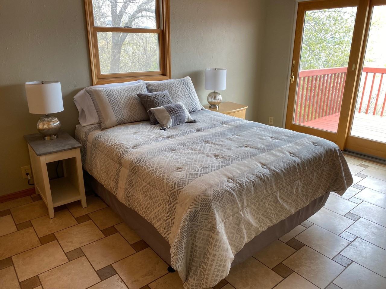 540 Shoreline Dr #NA - Photo 4 of 19