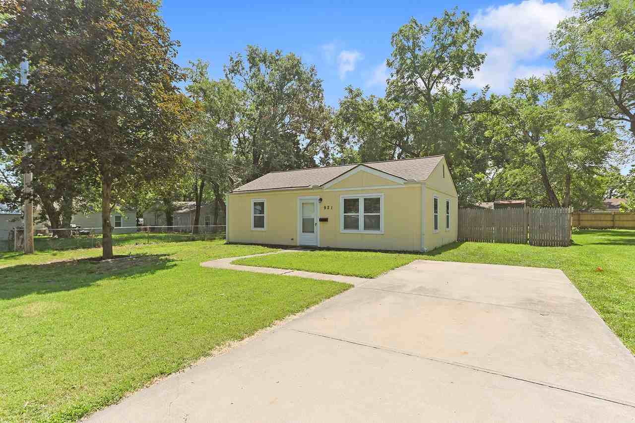 921 S Honeysuckle Dr - Photo 2 of 17