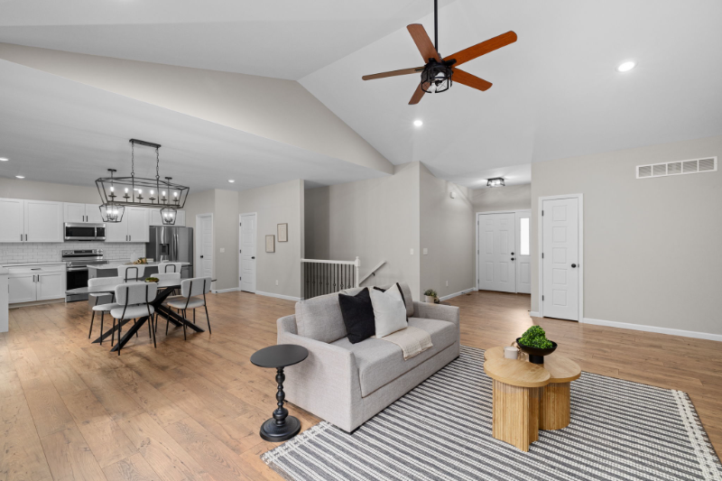 35 Lacey Oak Ct - Photo 2 of 20