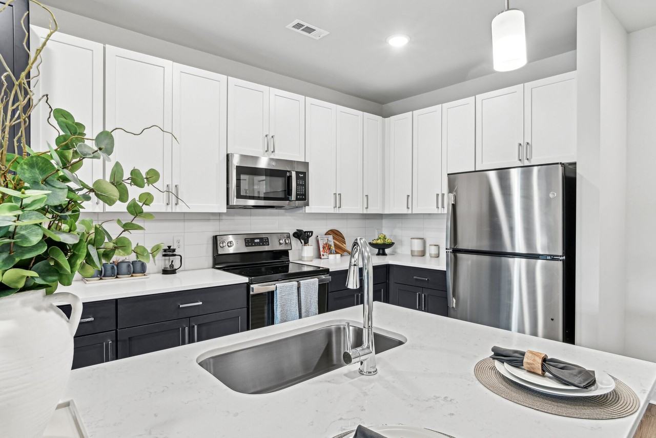 Accent Berkeley Place - Photo 4 of 28