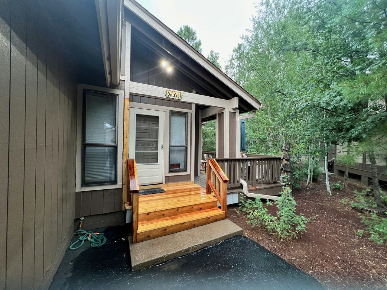 2702 Juniper Circle - Photo 2 of 32