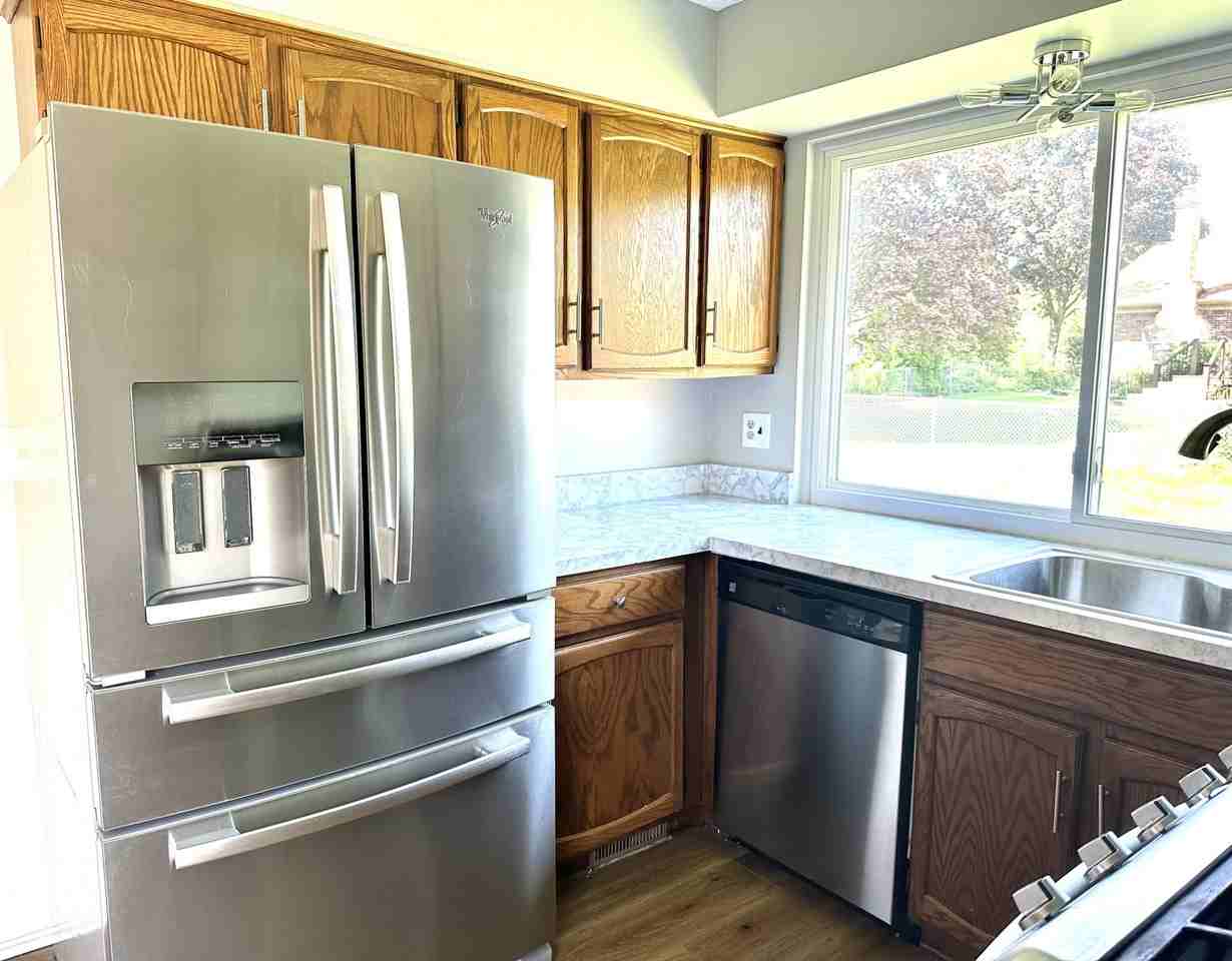 537 Randall Dr - Photo 3 of 18