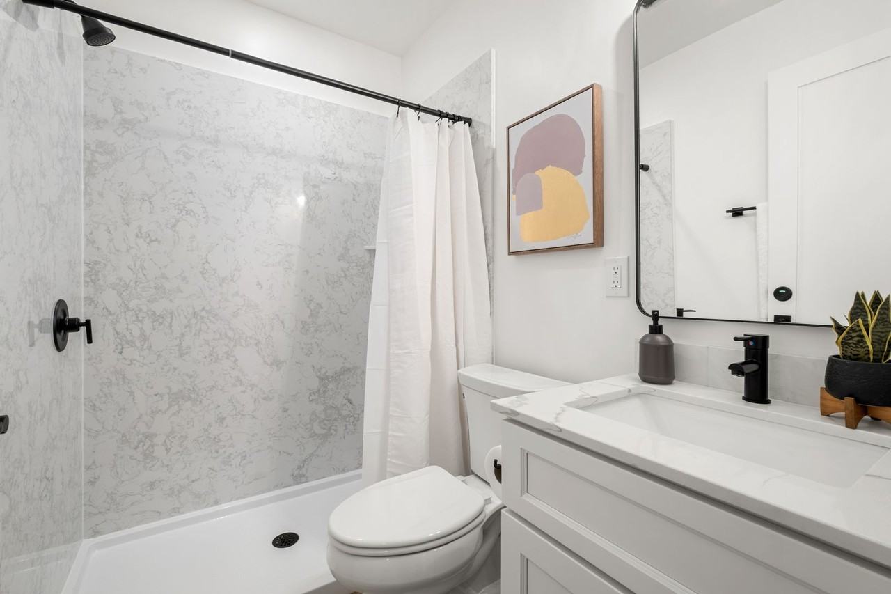 2210 MLK - Photo 3 of 31