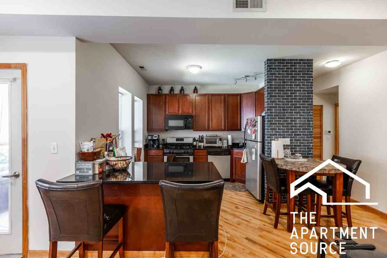 7048 N Paulina St #1 - Photo 2 of 14