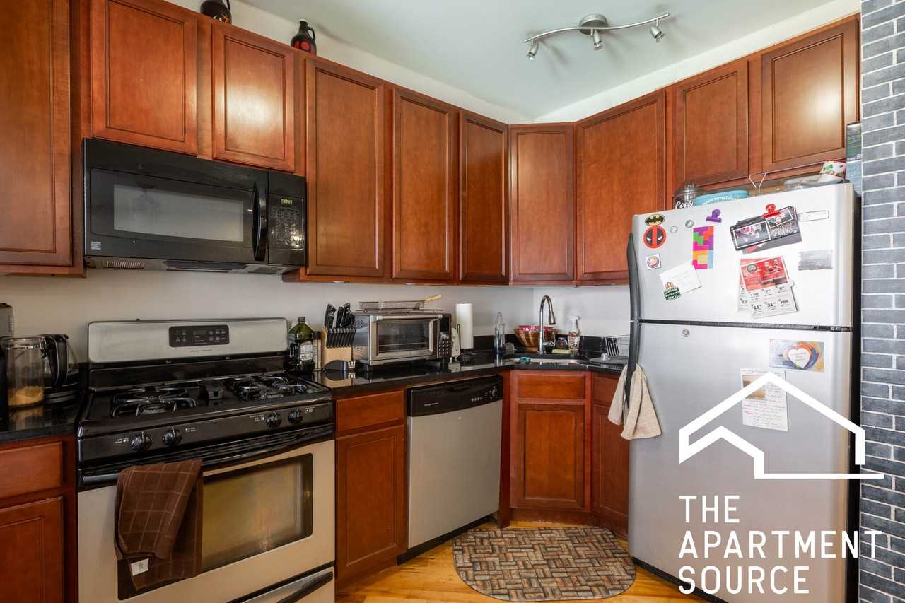 7048 N Paulina St #1 - Photo 3 of 14