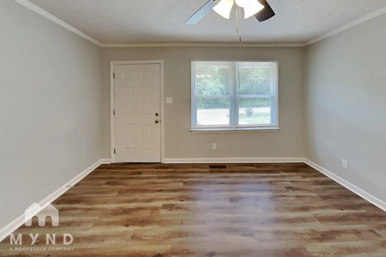 401 Oak Dr - Photo 3 of 14