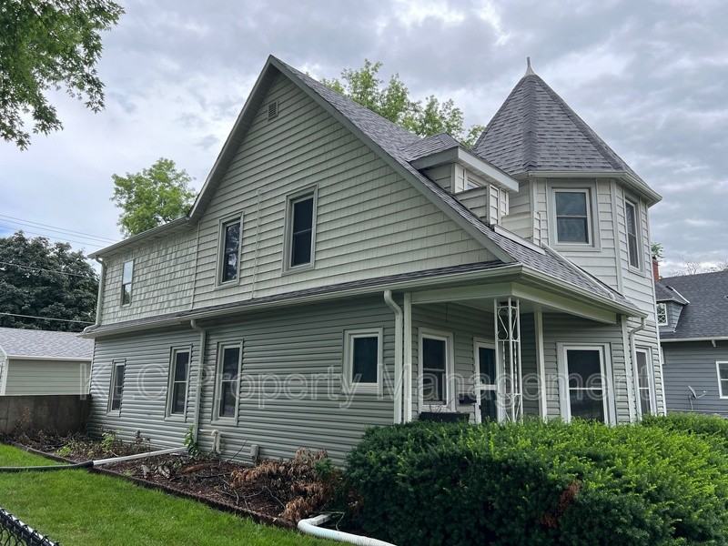 1134 Rapids St - Photo 3 of 25