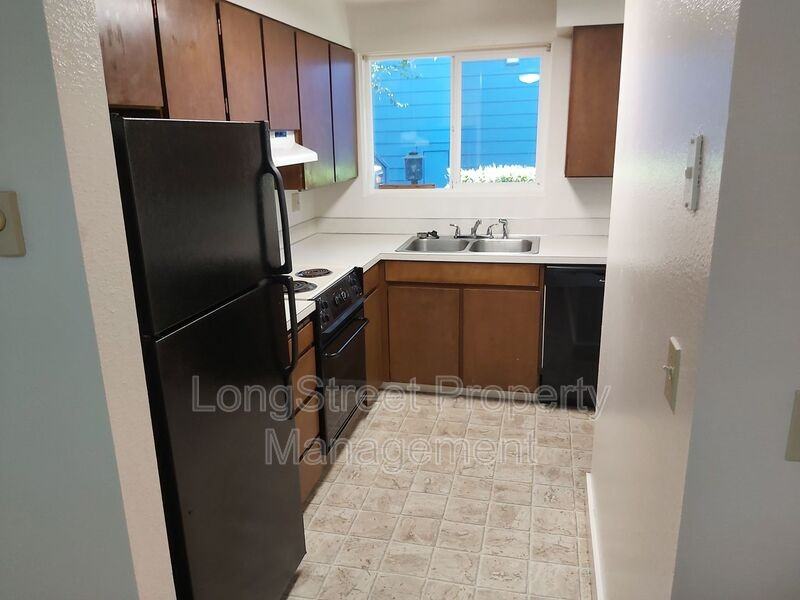 3151 North Shore Drive Southeast #3 - Photo 5 of 18