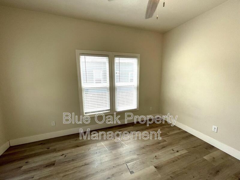 330 Oak St #1 - Photo 4 of 10