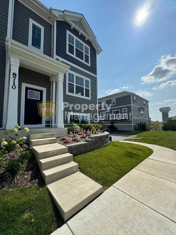 8710 Larkspur Ln - Photo 3 of 28