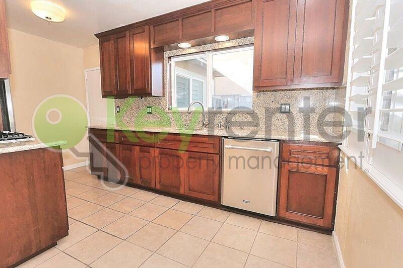 242 Santiago Ave #242 - Photo 4 of 13