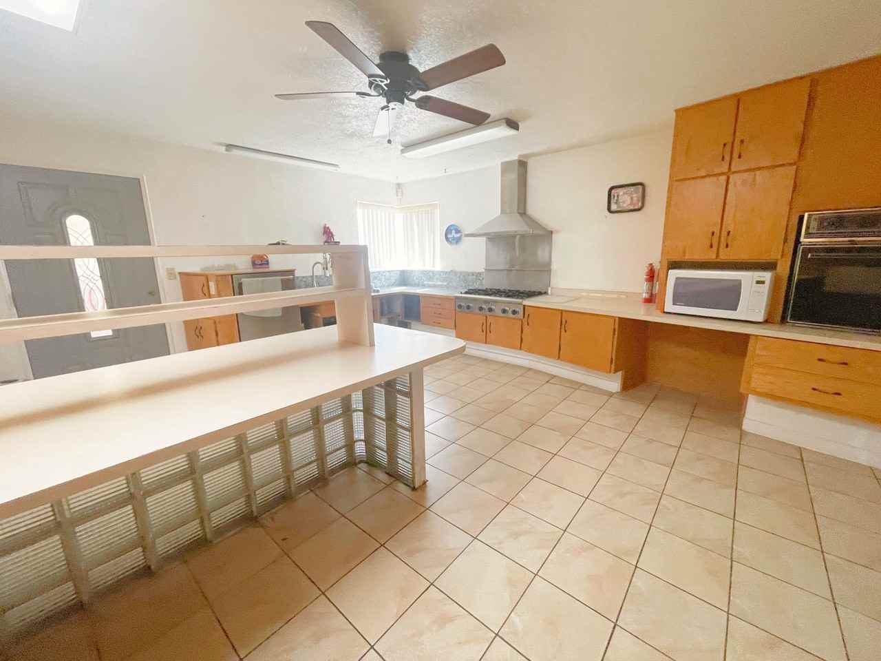 3238 N Jackson Ave - Photo 2 of 22