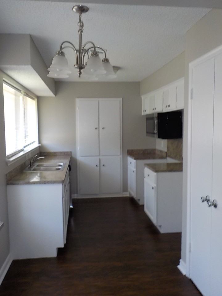 9815 Mill Valley Ln - Photo 3 of 10