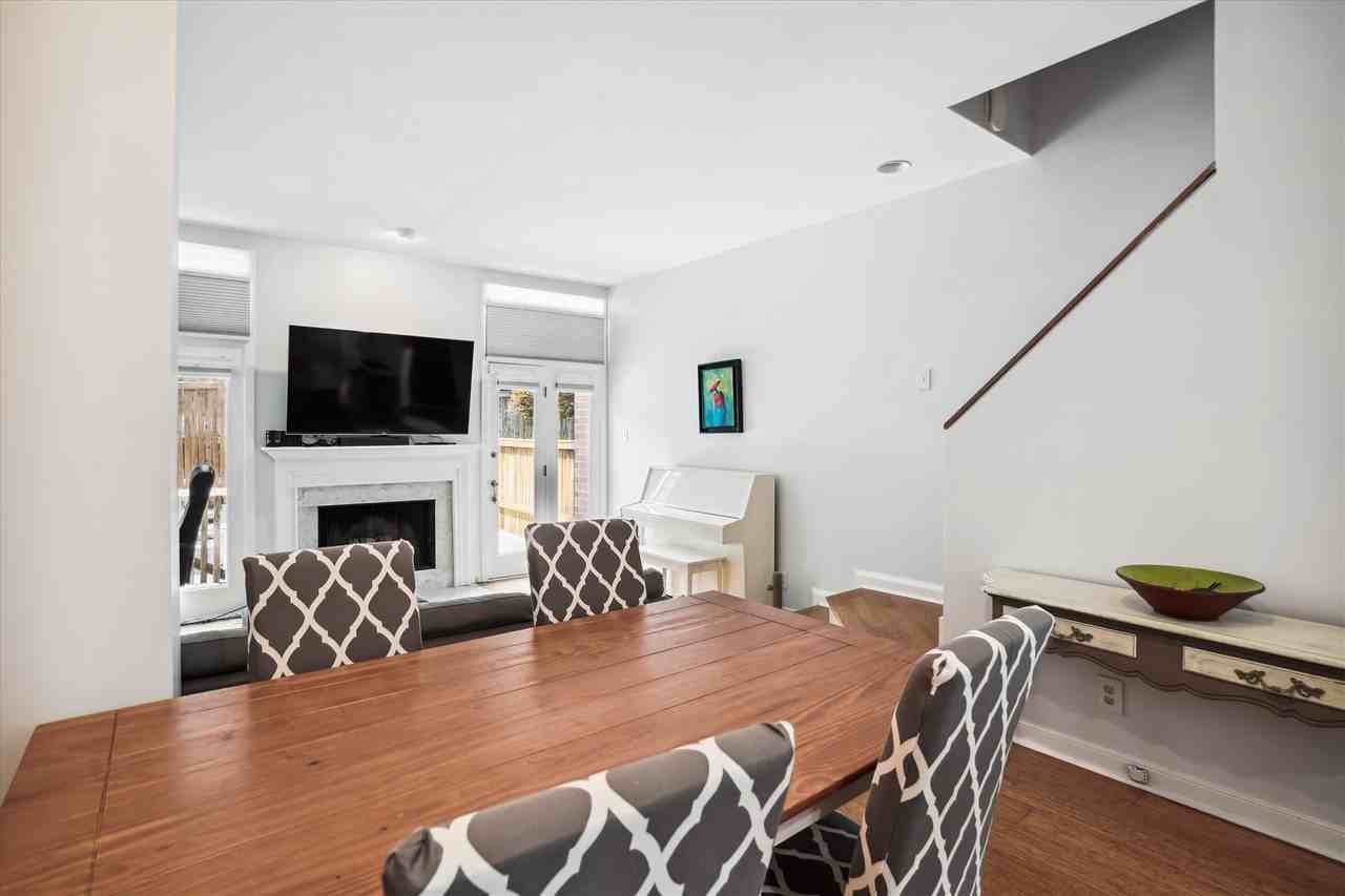 1904 N Veitch St - Photo 4 of 50