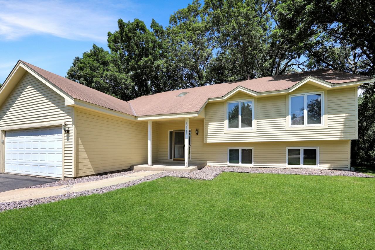 10211 173rd St W - Photo 2 of 37