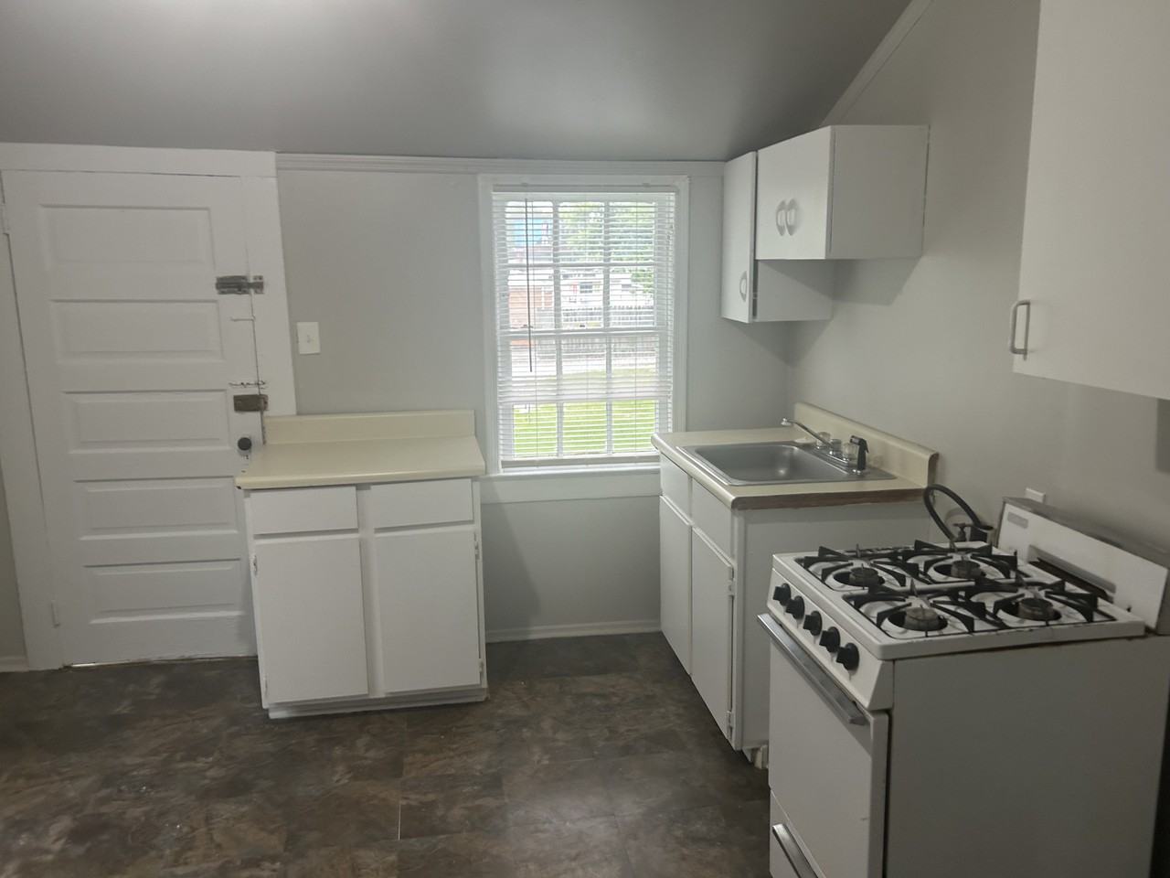 1220 18th St #B - Photo 4 of 6