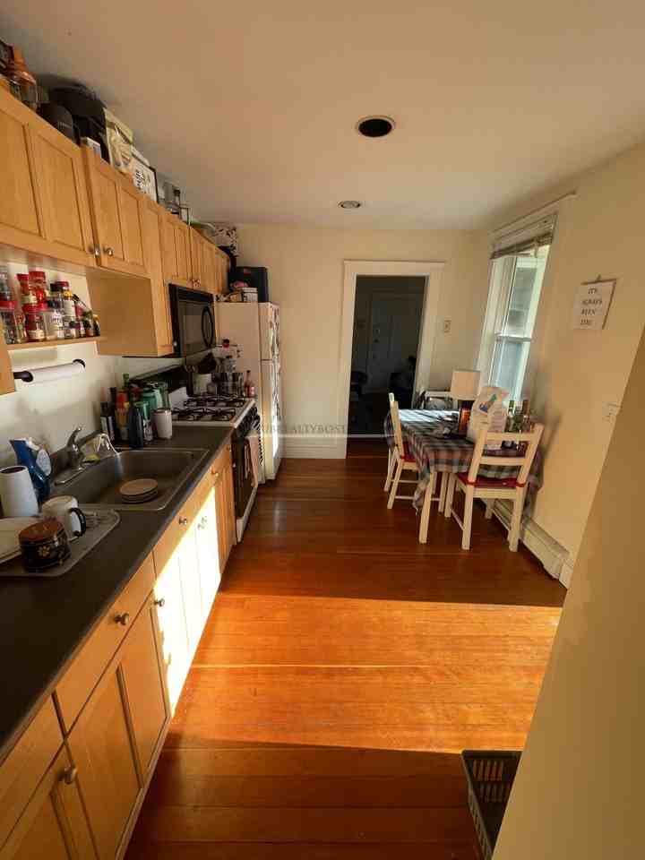 19 Winthrop St #1 - Photo 3 of 24
