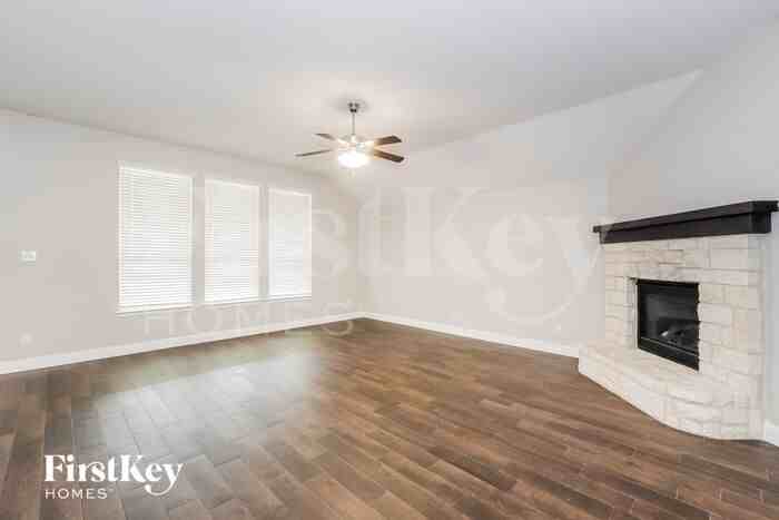 701 Brody Trl - Photo 3 of 16