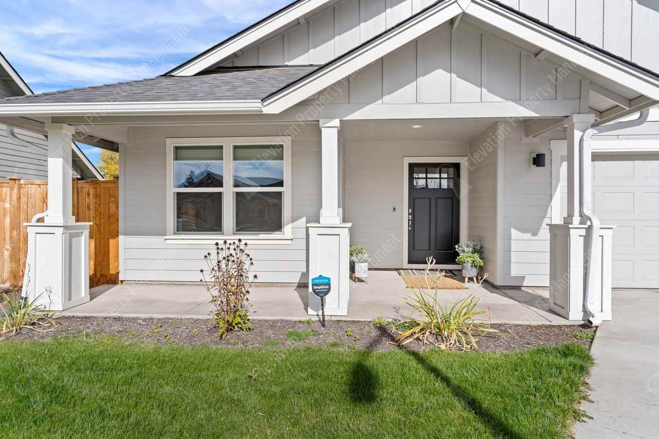1679 Sw Black Butte Ct - Photo 2 of 39