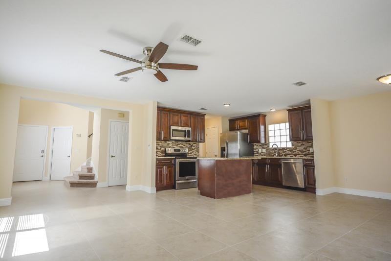 153 Shelbys Cove Ct - Photo 3 of 16