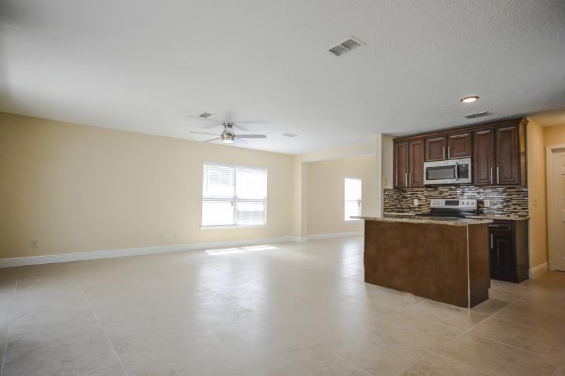 153 Shelbys Cove Ct - Photo 4 of 16