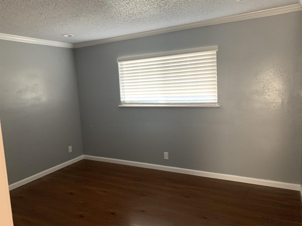 498 Douglas Ave - Photo 2 of 11