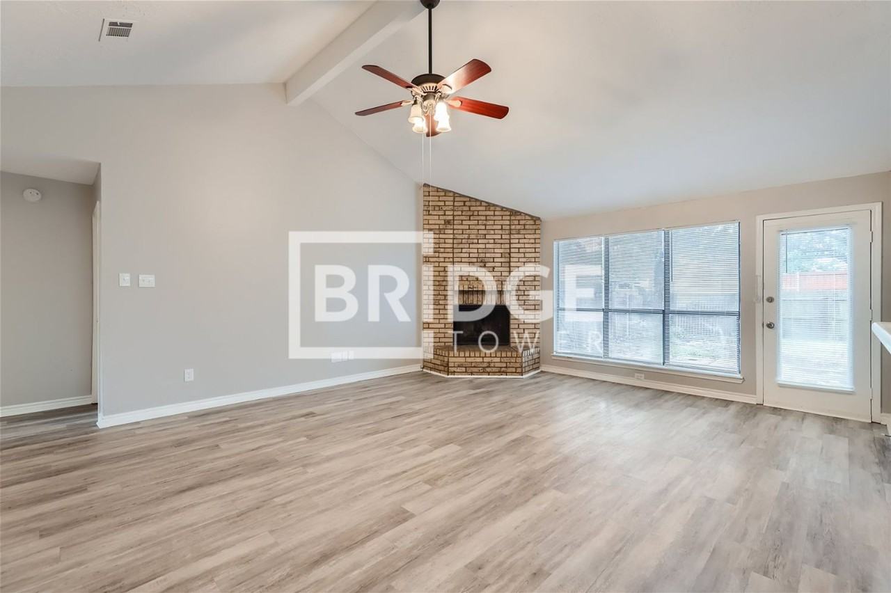 1304 Seabrook Drive - Photo 4 of 16