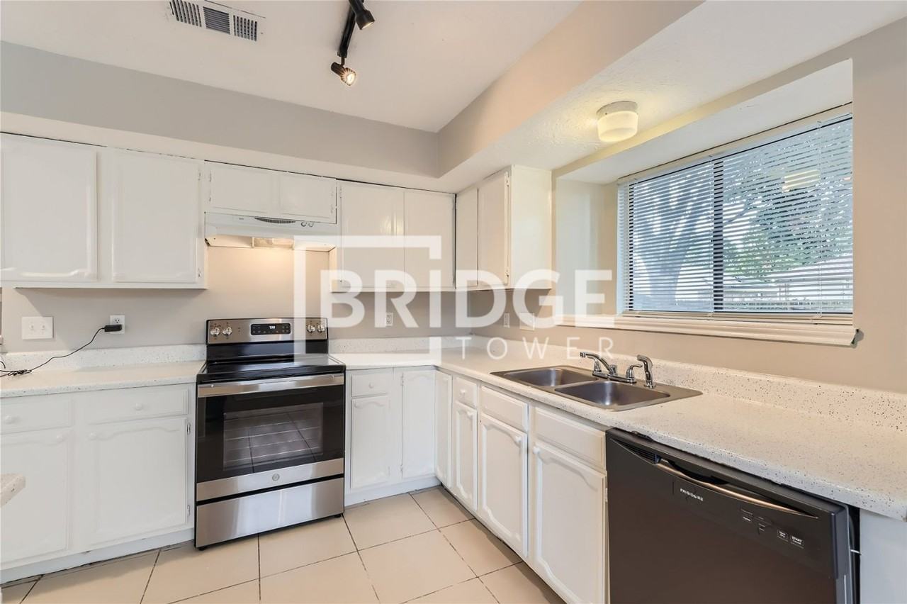 1304 Seabrook Drive - Photo 6 of 16