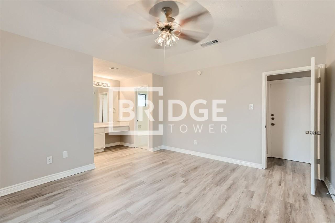 1304 Seabrook Drive - Photo 7 of 16