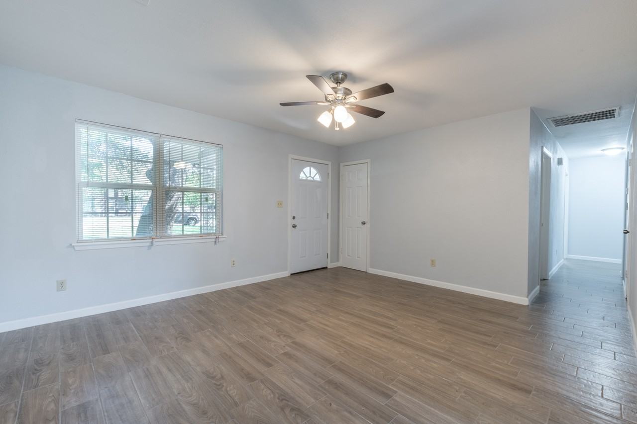 606 West St - Photo 3 of 38