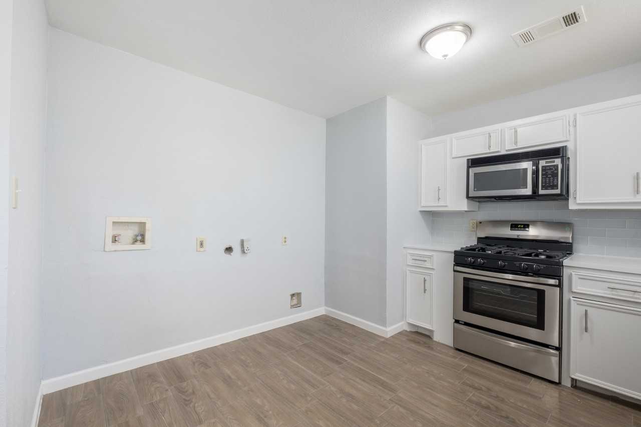 606 West St - Photo 7 of 38